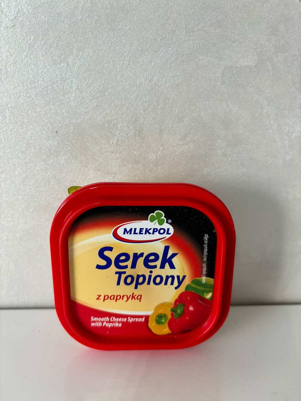 Geschmolzener Käse mit Paprika
